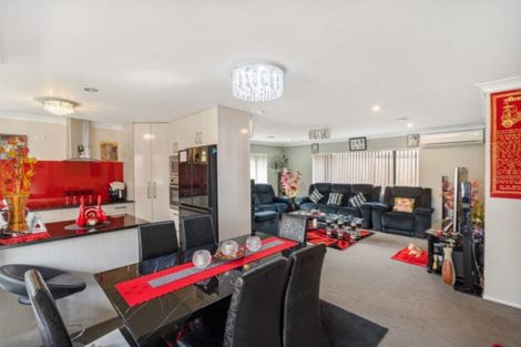 Photo of property in 2/27 Wai Iti Place, Clendon Park, Auckland, 2103