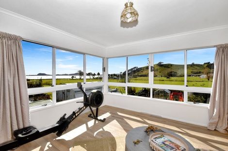 Photo of property in 18 Karaka Road, Kawakawa Bay, Papakura, 2585
