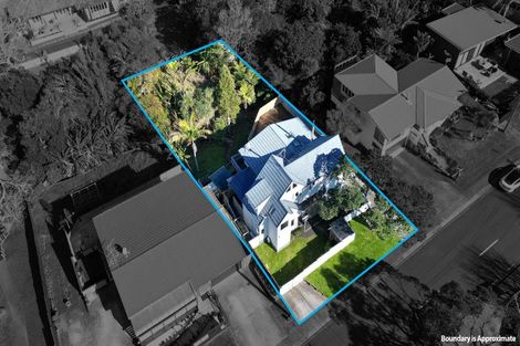 Photo of property in 19 Beach Road, Mellons Bay, Auckland, 2014