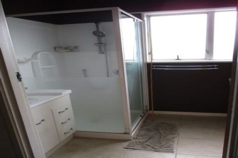 Photo of property in 98 Gossamer Drive, Pakuranga Heights, Auckland, 2010