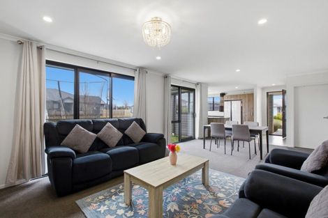 Photo of property in 90 Tabraham Crescent, Pyes Pa, Tauranga, 3112