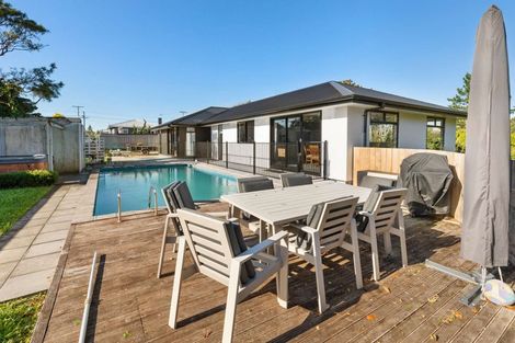 Photo of property in 136b Seaview Road, Westown, New Plymouth, 4310