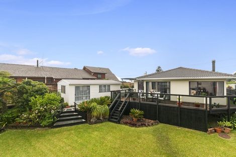 Photo of property in 57 Avonleigh Road, Green Bay, Auckland, 0604