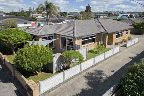 Photo of property in 25 Pine Road, Orewa, 0931