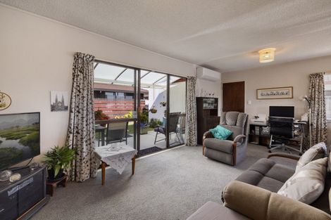 Photo of property in 2 Ngarimu Place, Mount Maunganui, 3116
