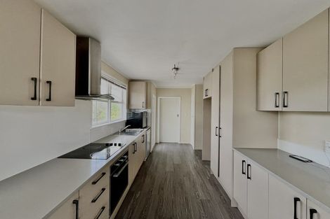 Photo of property in 1/6 Sunhaven Avenue, Glenfield, Auckland, 0629