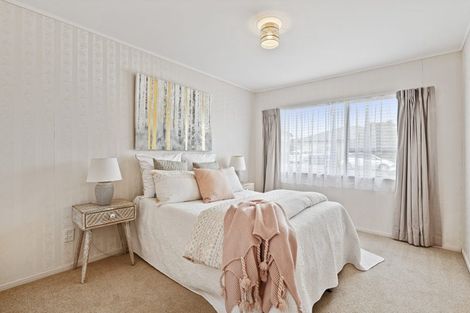 Photo of property in 15a Edward Avenue, Orewa, 0931