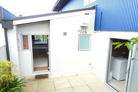 Photo of property in 31 Mcmillan Place, Mellons Bay, Auckland, 2014
