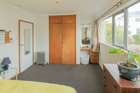 Photo of property in Victoria Court, 11/4 Queen Street, Mount Victoria, Wellington, 6011