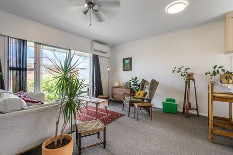 Photo of property in 1/23 Taitua Drive, Te Atatu South, Auckland, 0610