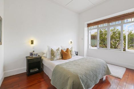Photo of property in 147 Queen Street, Northcote Point, Auckland, 0627