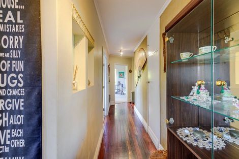 Photo of property in 16 Spencer Road, Hospital Hill, Napier, 4110