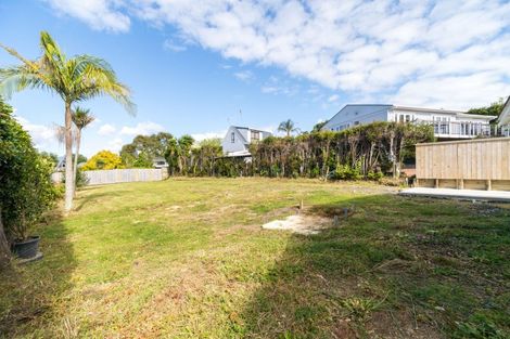 Photo of property in 2/75 Marine Parade, Mellons Bay, Auckland, 2014