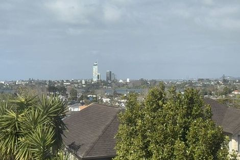 Photo of property in 2/18 Stanley Avenue, Milford, Auckland, 0620