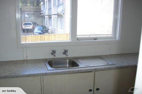 Photo of property in Milford Court Flats, 9/515 Adelaide Road, Berhampore, Wellington, 6023