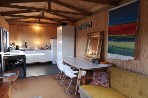 Photo of property in 23 Rayner Road, Piha, 0772