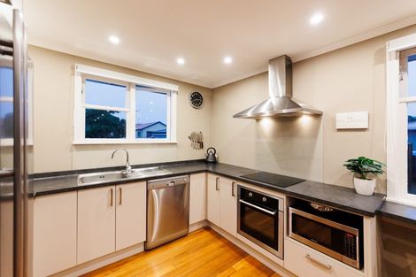 Photo of property in 10 Oriana Place, Highbury, Palmerston North, 4412