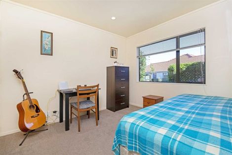 Photo of property in 14 Gillett Place, Botany Downs, Auckland, 2014