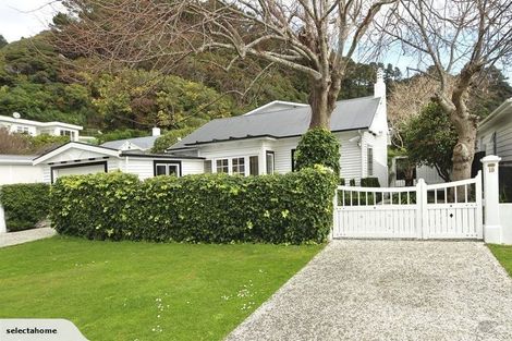 Photo of property in 18 Nikau Street, Eastbourne, Lower Hutt, 5013