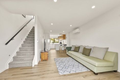 Photo of property in 7/27 Carole Crescent, Pakuranga, Auckland, 2010