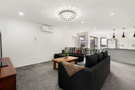 Photo of property in 49 Buckingham Crescent, Papatoetoe, Auckland, 2025