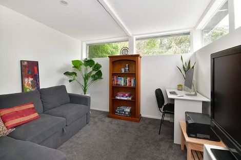 Photo of property in 16 Forrest Hill Road, Forrest Hill, Auckland, 0620