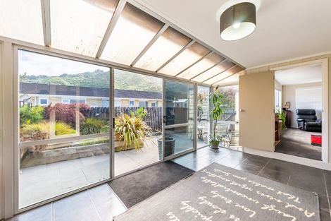 Photo of property in 19 Denver Grove, Totara Park, Upper Hutt, 5018