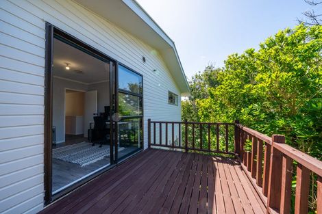 Photo of property in 15a Kereru Bend, Tawa, Wellington, 5028