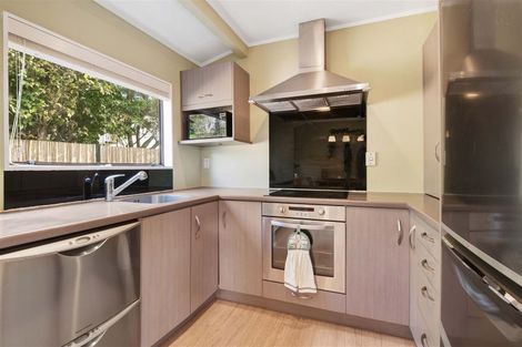 Photo of property in 39 D'oyly Drive, Stanmore Bay, Whangaparaoa, 0932