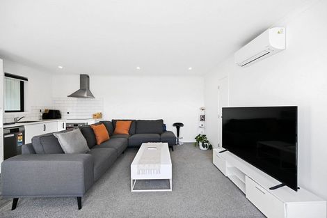 Photo of property in 1/2 Searancke Place, Fairfield, Hamilton, 3214