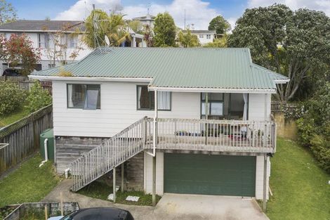 Photo of property in 10 Totaravale Drive, Totara Vale, Auckland, 0629