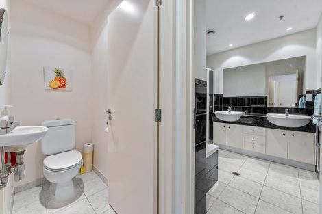 Photo of property in 4e/175 Hurstmere Road, Takapuna, Auckland, 0622