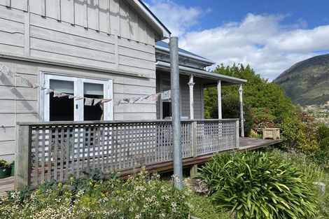 Photo of property in 121 Wellington Street, Picton, 7220