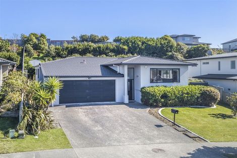Photo of property in 16 Tongariro Drive, Aotea, Porirua, 5024