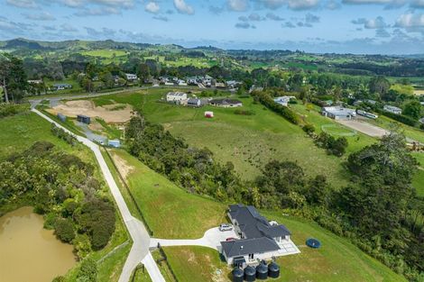 Photo of property in 263 Amreins Road, Taupaki, 0782