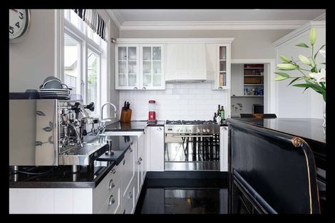 Photo of property in 35 Everest Street, Khandallah, Wellington, 6035