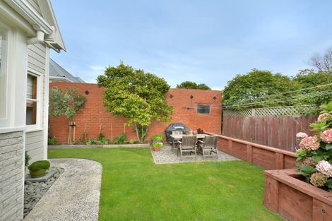 Photo of property in 120 Hargest Crescent, Saint Clair, Dunedin, 9012