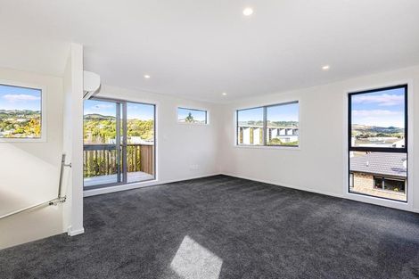 Photo of property in 10a Rewa Terrace, Tawa, Wellington, 5028