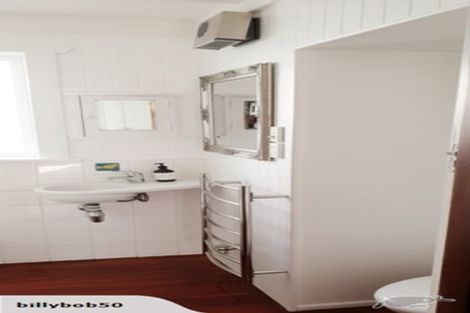 Photo of property in 276 Point Chevalier Road, Point Chevalier, Auckland, 1022