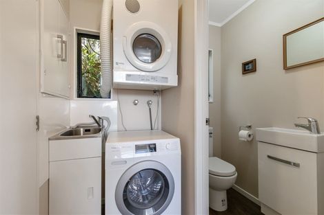 Photo of property in 2/10 Helicon Place, Totara Vale, Auckland, 0629