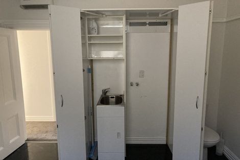 Photo of property in 31 Scarborough Terrace, Mount Victoria, Wellington, 6011