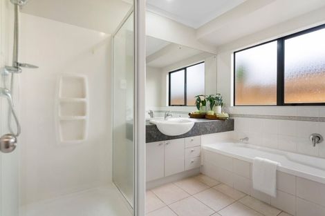 Photo of property in 33 Croftview Road, Wattle Downs, Auckland, 2103