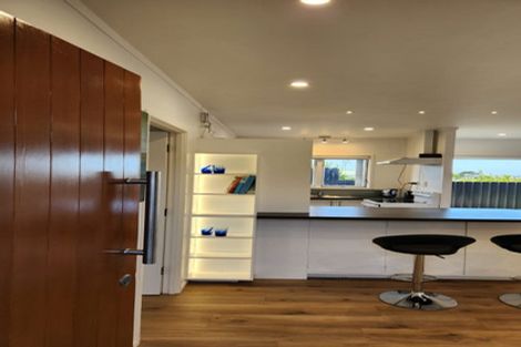 Photo of property in 2/44 Waimumu Road, Massey, Auckland, 0614