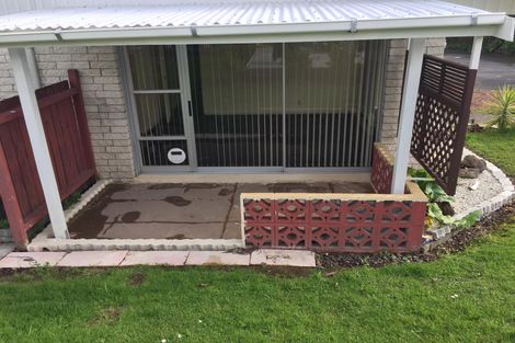 Photo of property in 1/4220 Great North Road, Glendene, Auckland, 0602