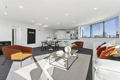 Photo of property in 4a/175 Hurstmere Road, Takapuna, Auckland, 0622