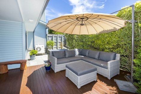 Photo of property in 27 Mcewen Crescent, Riverstone Terraces, Upper Hutt, 5018