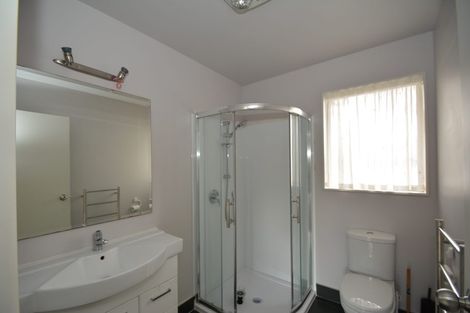 Photo of property in 5a Graham Avenue, Te Atatu Peninsula, Auckland, 0610