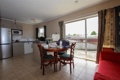 Photo of property in 8 Snead Place, Hamilton East, Hamilton, 3216