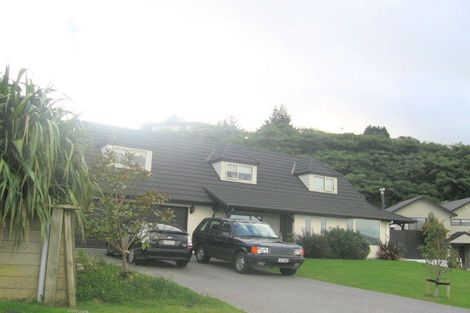 Photo of property in 10 Fernridge Way, Tirohanga, Lower Hutt, 5010