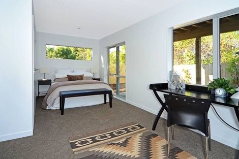 Photo of property in 557c Glenfield Road, Glenfield, Auckland, 0629